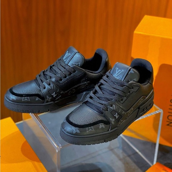 Louis Vuitton Black Leather Sneakers Sleek Design - Picture 2 of 6